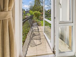 ACCESS TO PATIO AND COMMUNAL GARDEN- click for photo gallery